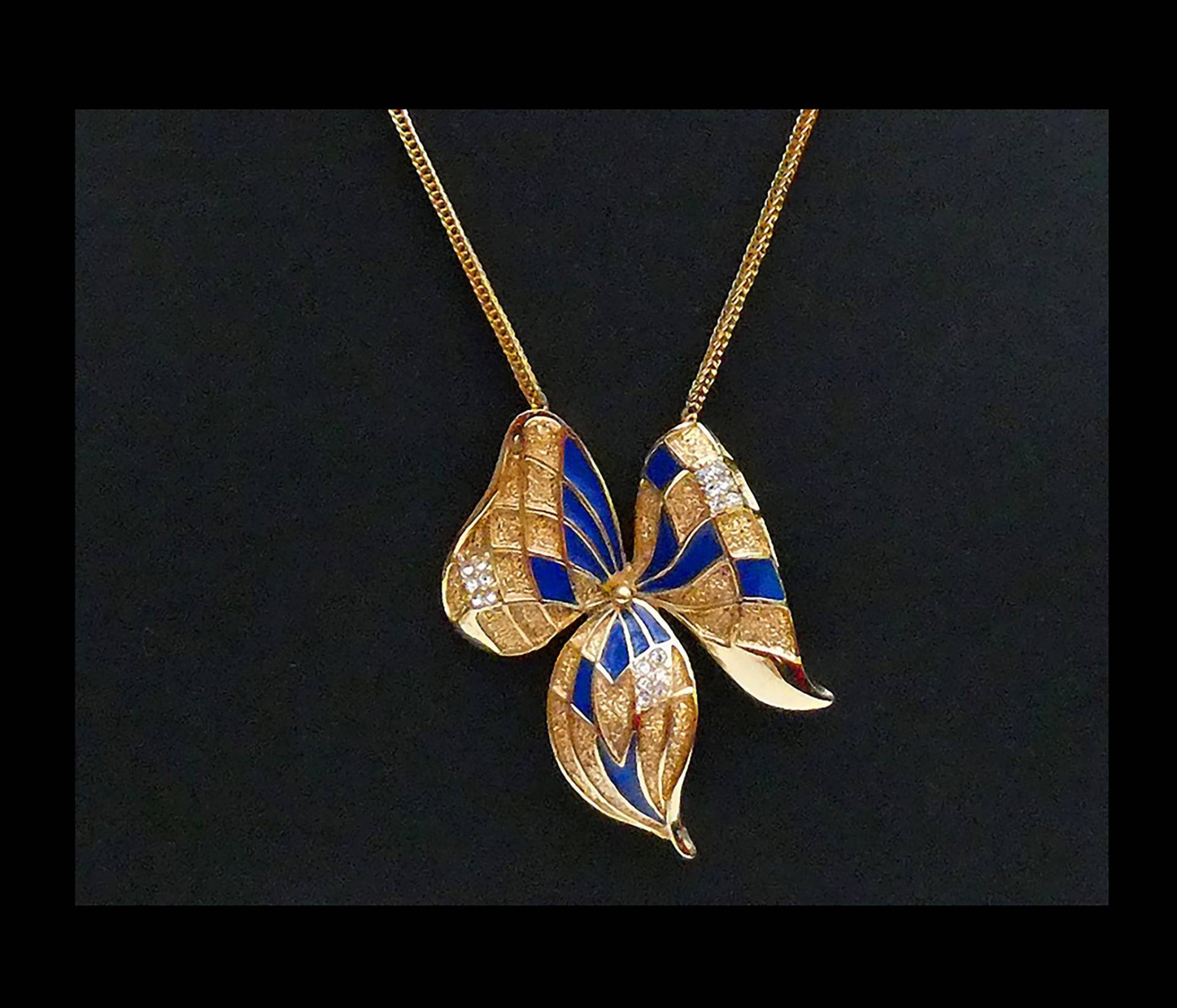 Wunderbare Kette Mit Anhänger, Balenciaga Paris, Metall Vergoldet, Emaille, Rheinkiesel Facettiert Geschliffen, Vintage von EifelSammelnJagen