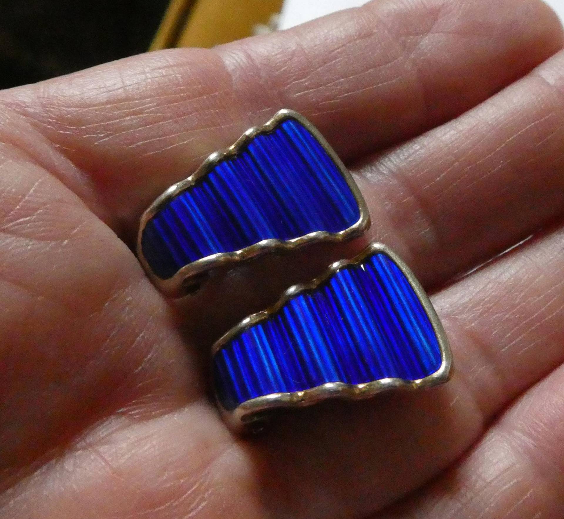 Wunderschöne Antike Ohrclipse, Sterlingsilber Vergoldet, Ultramarinblaues Emaille, Design Jakob Tostrup Prytz, Norwegen 1940Er von EifelSammelnJagen