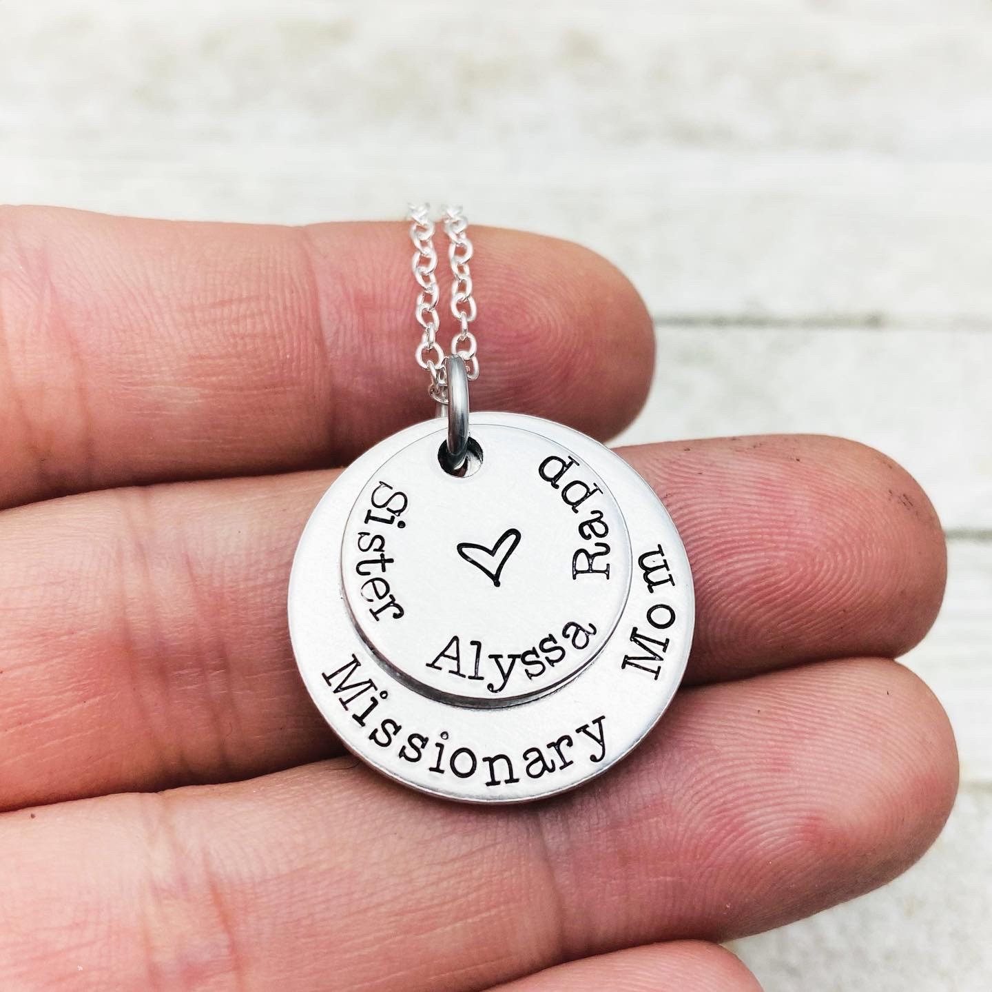 Anpassbare Missionary Mom Oder Girlfriend - Handgestempelte Lds Halskette Von Eight9 Designs von Eight9Designs