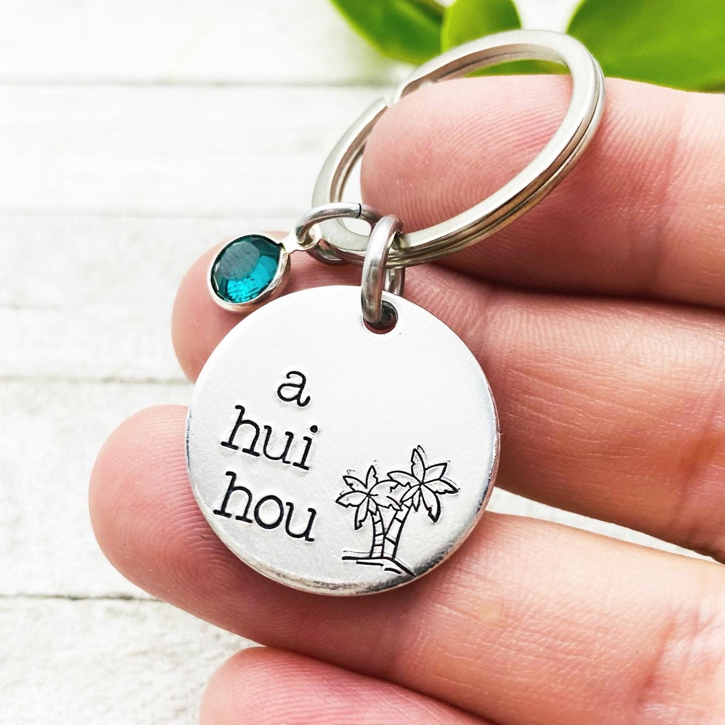 Bis Wir Uns Wiedersehen in Hawaiianisch "A Hui Hou" | Hawaii Inseln Schlüsselanhänger, Aloha State Vibes Optional Mit Swarovski Kristall Und Herz Bis Wir Uns Wiedersehen in Hawaiianisch "A Hui Hou" | Hawaii Inseln Schlüsselanhänger, Aloha State Vibes Optional Mit Swarovski Kristall Und Herz von Eight9Designs