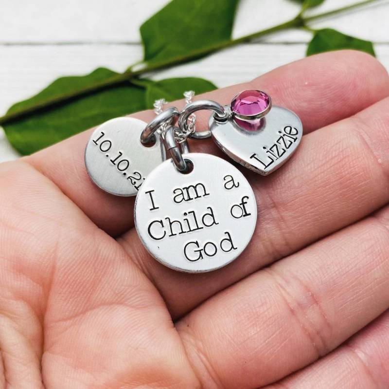 "Handgestempelte "I Am A Child Of God" Mit Name, Taufdatum Und Swarovski Geburtsstein - Halskette Von Eight9Designs Lds Jewelry." von Eight9Designs