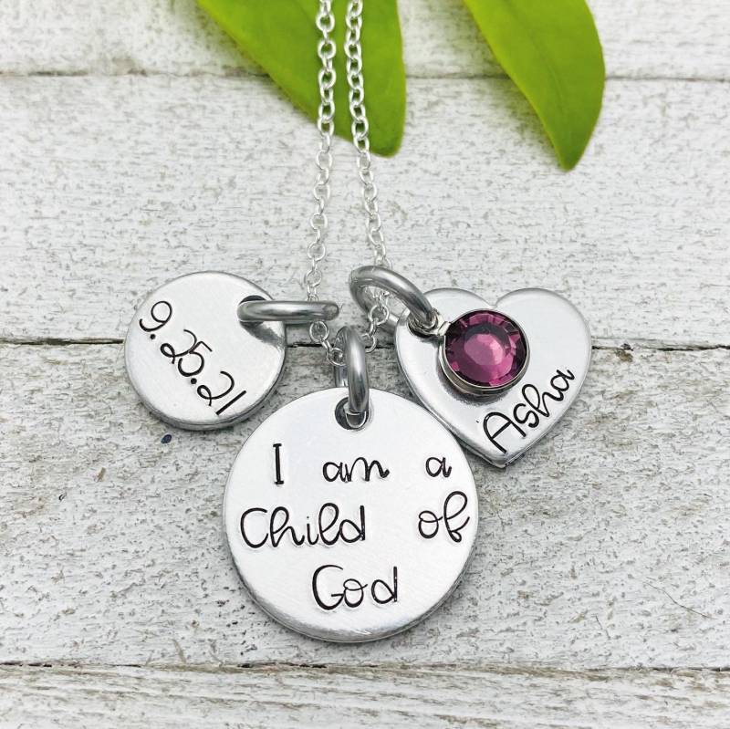 "Handgestempelte "I Am A Child Of God" Mit Name, Taufdatum Und Swarovski Geburtsstein - Halskette Von Eight9Designs Lds Jewelry." von Eight9Designs