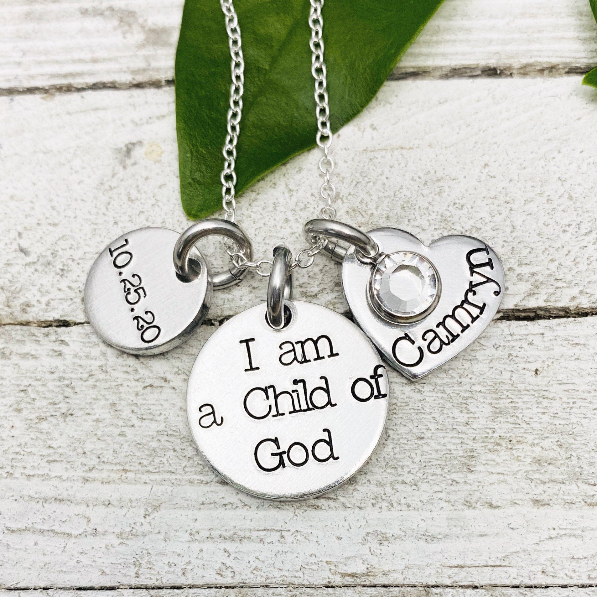 "Handgestempelte "I Am A Child Of God" Mit Name, Taufdatum Und Swarovski Geburtsstein - Halskette Von Eight9Designs Lds Jewelry." von Eight9Designs