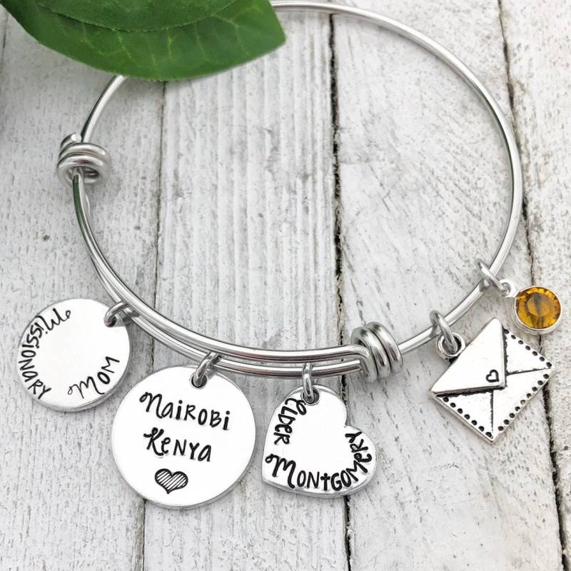 Neu Missionary Mom Armreif Mit Name, Ort Und Swarovski Geburtsstein - Lds Schmuck Hand Gestempelt Von Eight9Designs von Eight9Designs