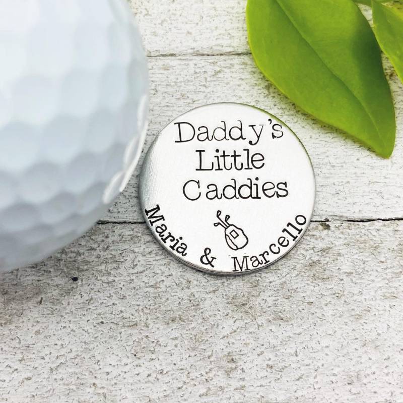 Personalisierbare Golfball Marker "Daddy's Little Caddies" Benutzerdefinierter Name/Titel - Opa Dad Daddy Papa Etc Hand Gestempelt Golf Geschenke " von Eight9Designs
