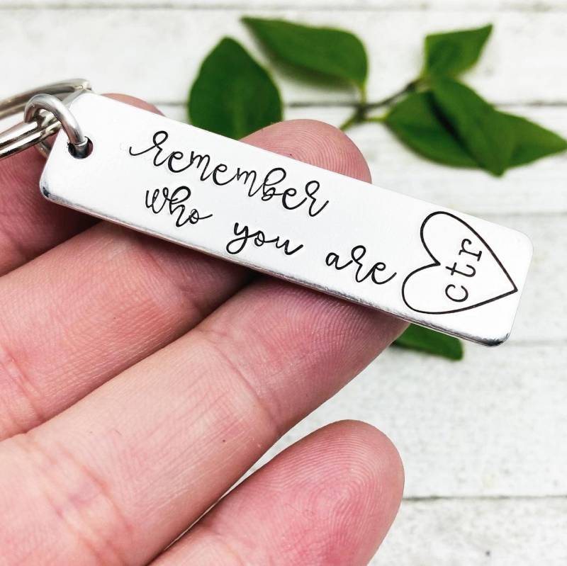 Schlüsselanhänger "Remark Who You Are" Ctr Handgestempelt Von Eight9 Designs von Eight9Designs