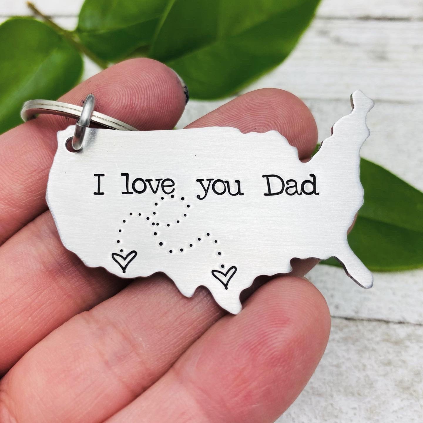 Us Long-Distance Schlüsselanhänger - I Love You Dad On Map Dots Verbindende Herzen | Vatertagsgeschenk Für Papa Tochter, Geschenk Vater, Onkel Us Long-Distance Schlüsselanhänger - I Love You Dad On Map Dots Verbindende Herzen | Vatertagsgeschenk Für Papa Tochter, Geschenk Vater, Onkel von Eight9Designs