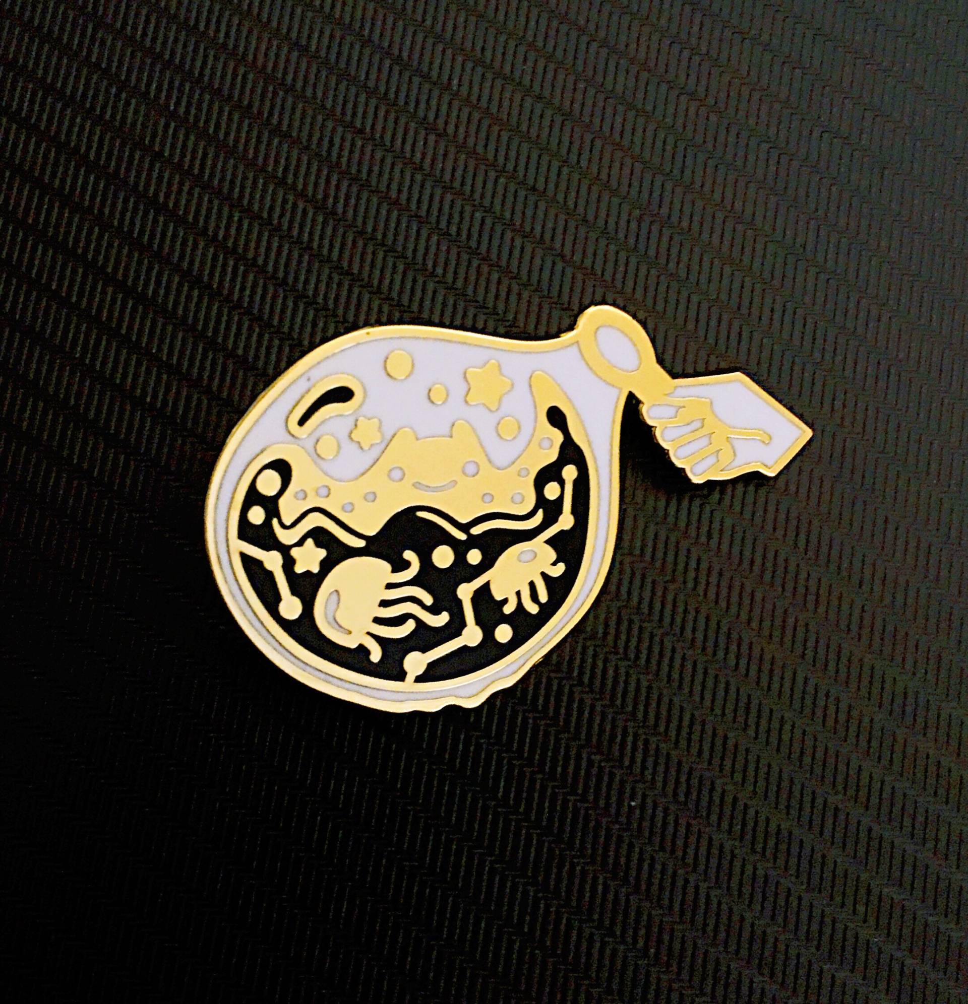 Gold Ozean Blase Emaille Pin. Süße Gelee Fisch Meerestiere Gold Ozean Blase Emaille Pin. Süße Gelee Fisch Meerestiere von EightBearss