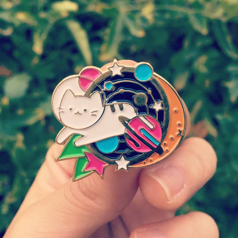 Orange Planet Raum Katze Emaille Pin | Niedlich, Tier, Rosa, Blau Und Gold, Anstecknadel, Harte Orange Planet Raum Katze Emaille Pin | Niedlich, Tier, Rosa, Blau Und Gold, Anstecknadel, Harte von EightBearss