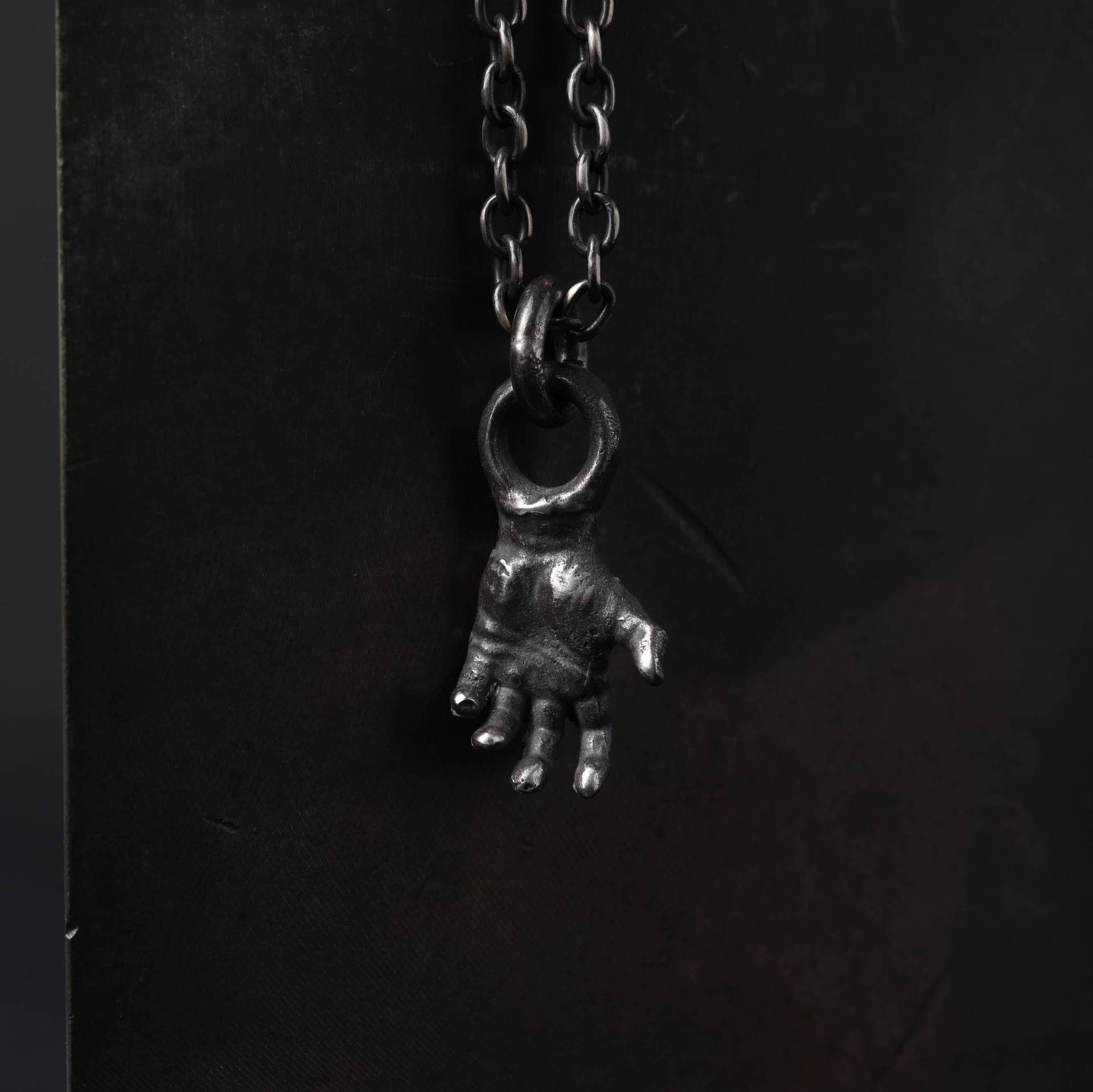 Herren-Halskette Mit Handanhänger, Handgefertigt Aus Sterlingsilber von Eijii