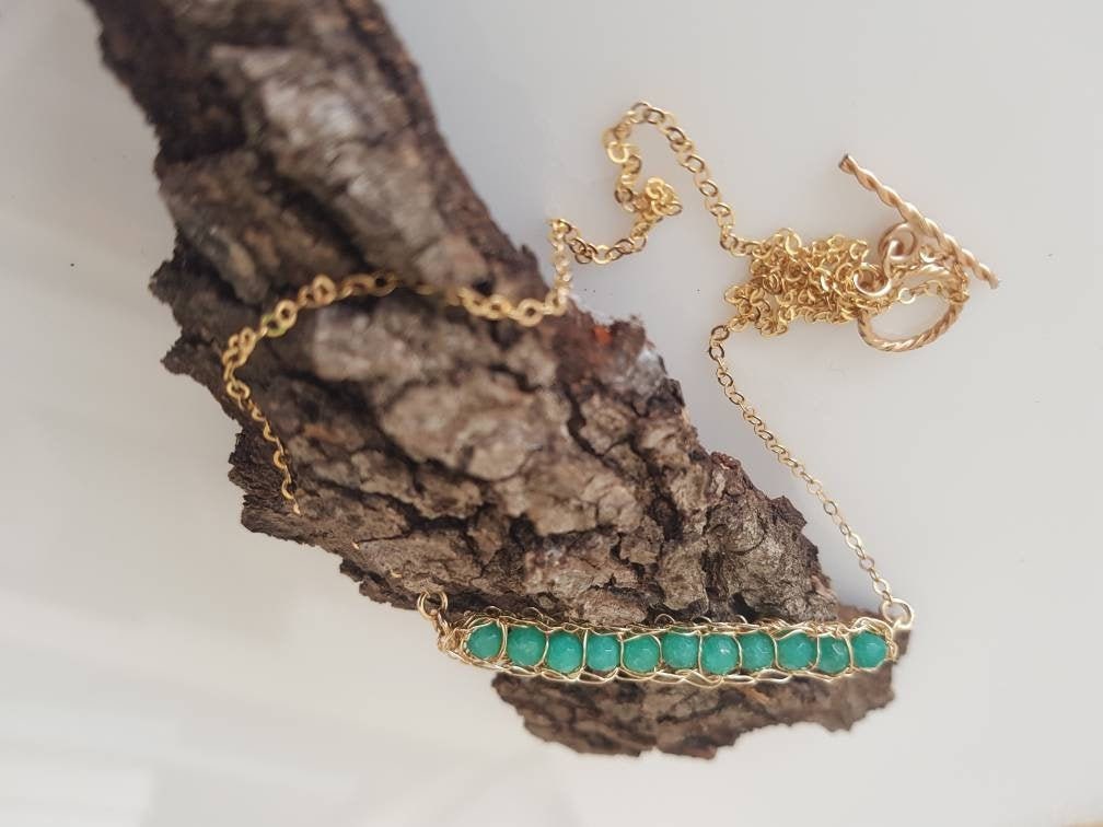 Gold Grün Onyx Halskette, Edelstein Bar Bead Perlen Horizontale Bar, Layering Halskette von EinatSandbergJewelry
