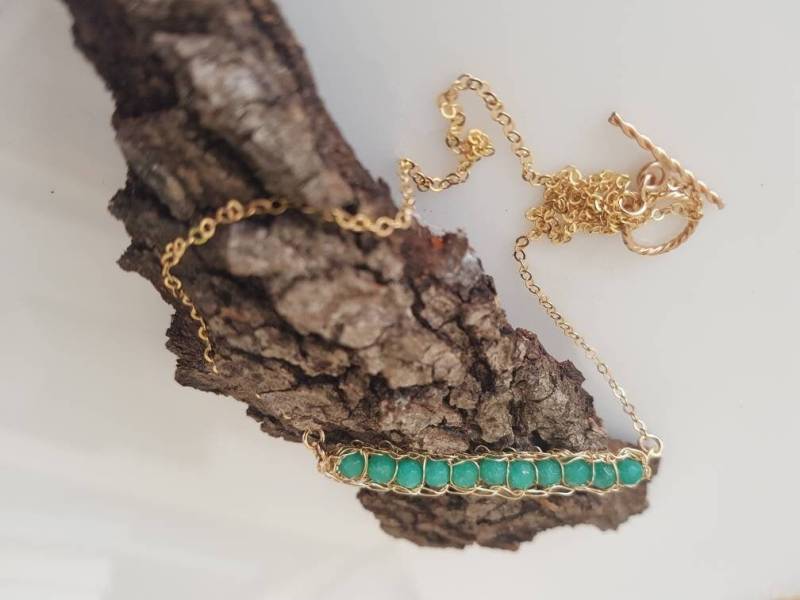 Gold Grün Onyx Halskette, Edelstein Bar Bead Perlen Horizontale Bar, Layering Halskette von EinatSandbergJewelry