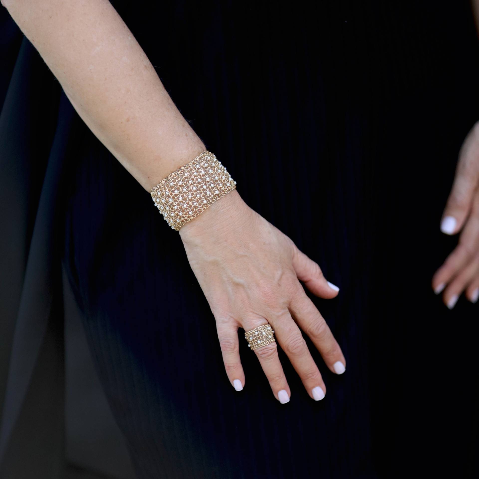 Goldperlen Breiter Ring, Großer Klobiger Statement-Ring, Weitbandring, Mesh-Ring, Einzigartiger Goldring, Geburtsstein, Boho-Stil von EinatSandbergJewelry