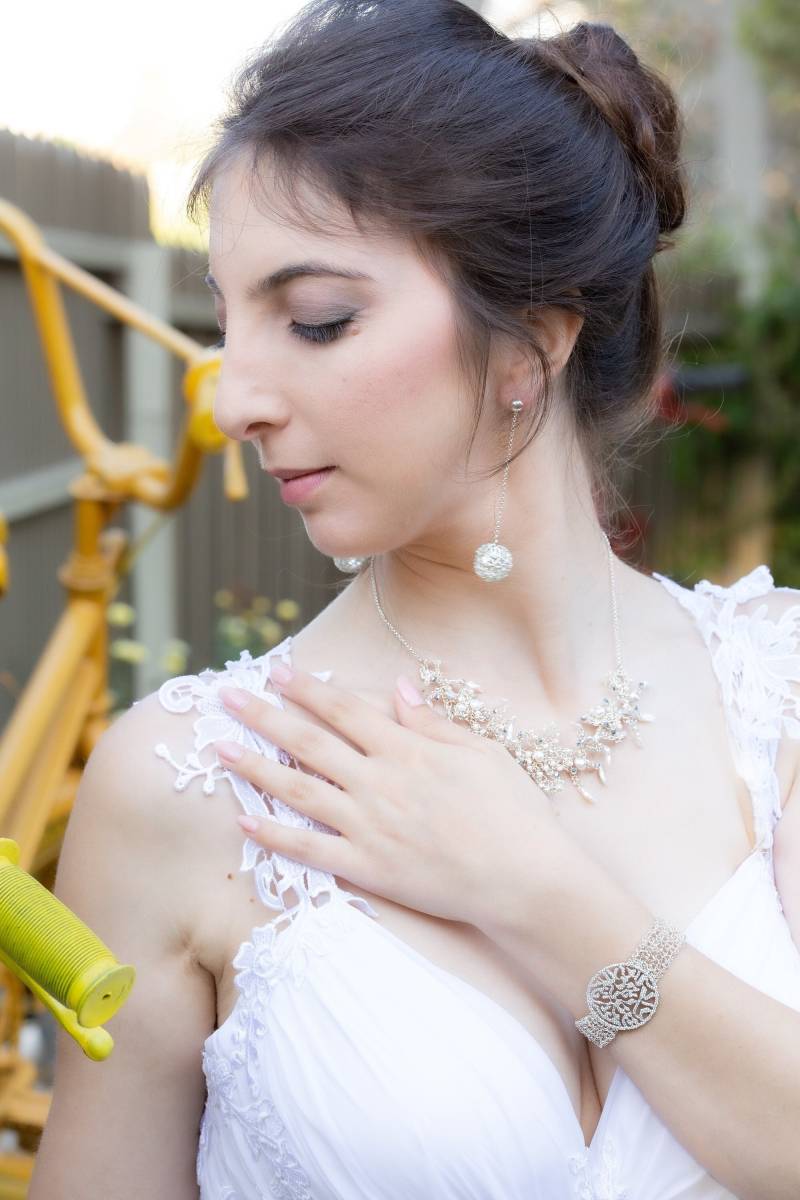 Silber Tropfen Braut Ohrringe, Lange Kette Ohrstecker, Statement Gestrickte Ohrringe von EinatSandbergJewelry