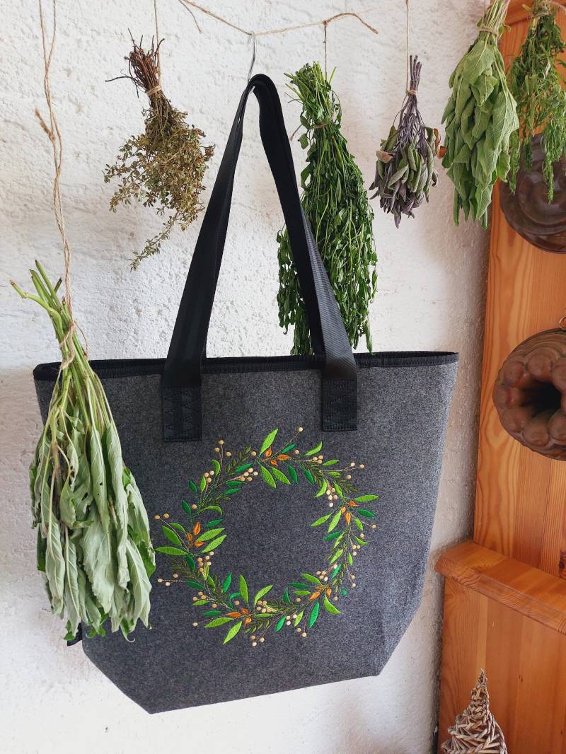 Filz-Shopper Mit "Blätterkranz" Stickerei | Obermaterial Aus Recycelten Fasern von EinzigArtStich