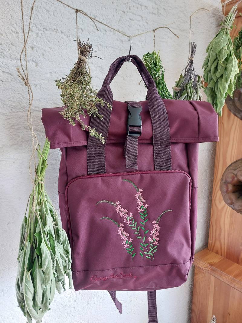 Rucksack Mit "Blumen"-stickerei | Weinrot, Recyceltes Material, Mittelgroß Rucksack Mit "Blumen"-stickerei | Weinrot, Recyceltes Material, Mittelgroß von EinzigArtStich