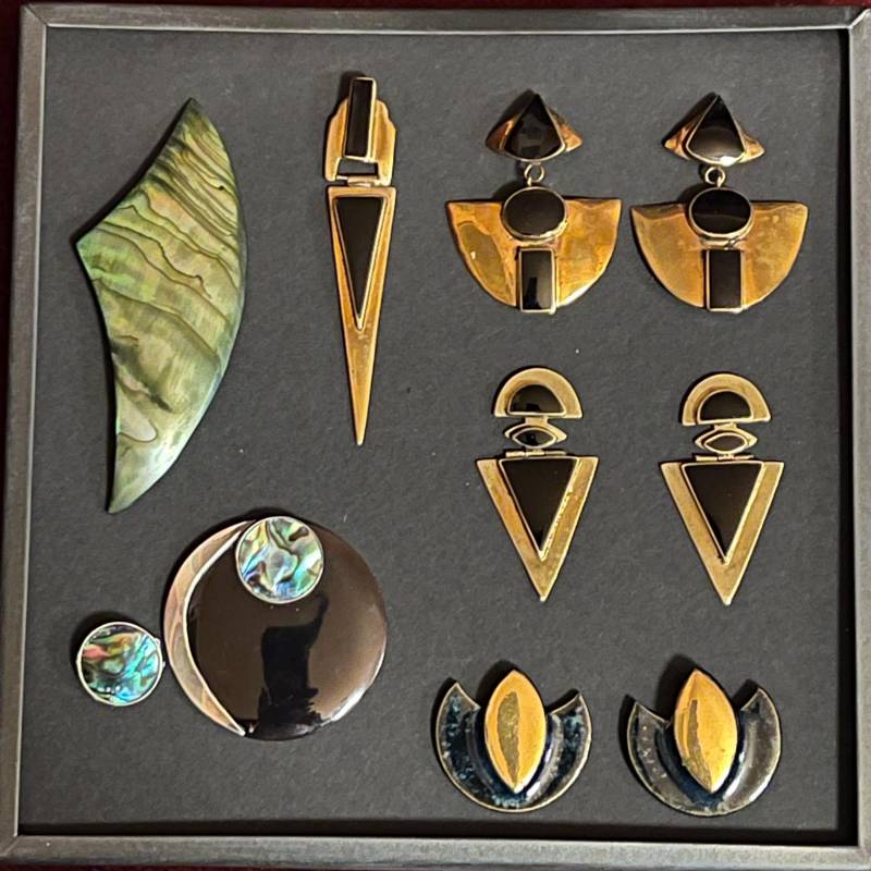 Vintage Ohrringe Messing Schwarz Perlmutt Silber 80Er 90Er Asymmetrisch Brutalismus Brutalist Vintage Ohrringe Messing Schwarz Perlmutt Silber 80Er 90Er Asymmetrisch Brutalismus Brutalist von EisenhoferAntik