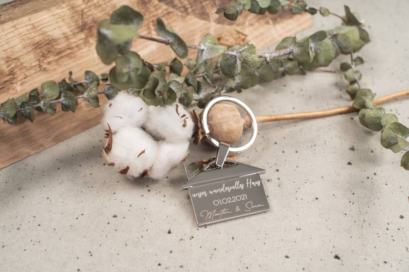 Schlüsselanhänger Haus Aus Edelstahl Mit Wunschnamen Und Daten von EisenwaldManufaktur