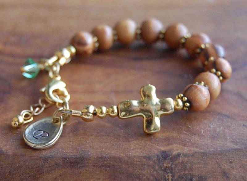 Baby-Armband Aus Olivenholz. Personalisierte Hand Gestempelt Baby Armband. Baby Taufe. Neue Bracelet.gift Für Patenkind.baby Kleiner Junge Baby-Armband Aus Olivenholz. Personalisierte Hand Gestempelt Baby Armband. Baby Taufe. Neue Bracelet.gift Für Patenkind.baby Kleiner Junge von EkoLine