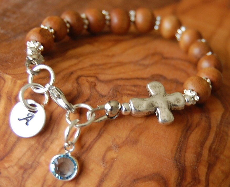 Personalisierte Hand Gestempelt Baby Boy Armband. Olivenholzperlen. Baby Taufe. Geschenk Zur Geburt. Taufgeschenk Swarovski Geburtsstein Personalisierte Hand Gestempelt Baby Boy Armband. Olivenholzperlen. Baby Taufe. Geschenk Zur Geburt. Taufgeschenk Swarovski Geburtsstein von EkoLine