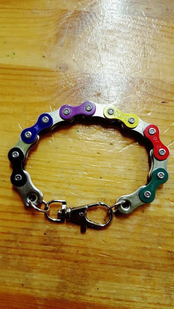 Recyceltes Armband Mit Mehrfarbiger Fahrradkette von EkoRusko