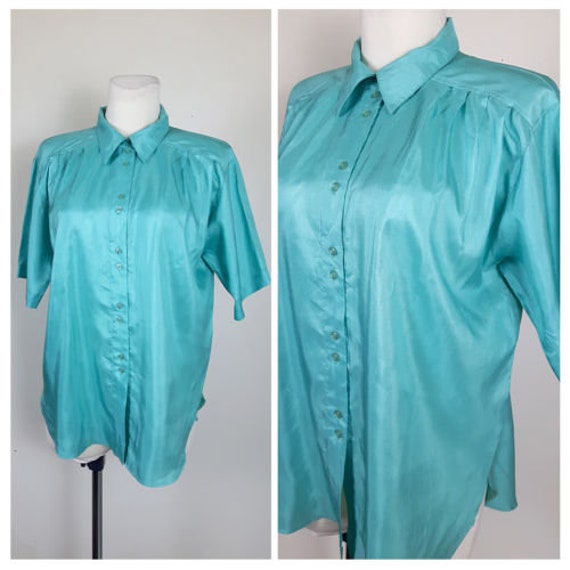 Vintage 80Er Hemd Bluse Teal Aqua Glänzend Kurzärmelig Hell Weich Uk14 Eu40 von EkokoVintage