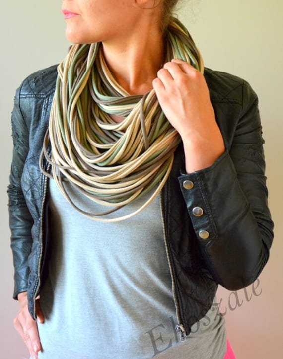 Die Strickkette Aus 100% Baumwolle, Beige, Gruen, Streifen, Loop, Rundschal Die Strickkette Aus 100% Baumwolle, Beige, Gruen, Streifen, Loop, Rundschal von Ekoszale