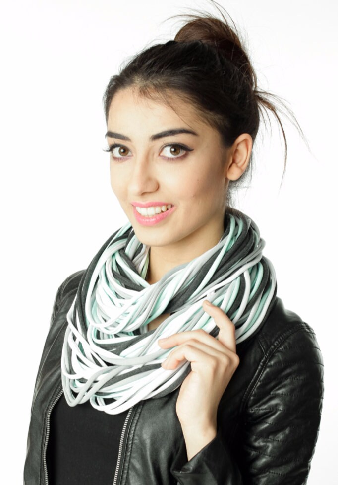 Die Strickkette Aus 100 % Baumwolle, Pastellfarben, Streifen, Loop, Rundschal, Grau, Mintz Die Strickkette Aus 100 % Baumwolle, Pastellfarben, Streifen, Loop, Rundschal, Grau, Mintz von Ekoszale