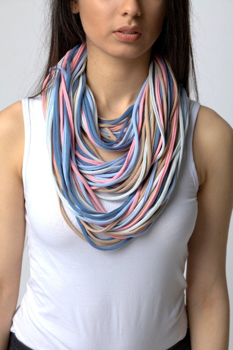 Die Strickkette Aus 100 % Baumwolle, Pastellfarben, Streifen, Loop, Rundschal Die Strickkette Aus 100 % Baumwolle, Pastellfarben, Streifen, Loop, Rundschal von Ekoszale