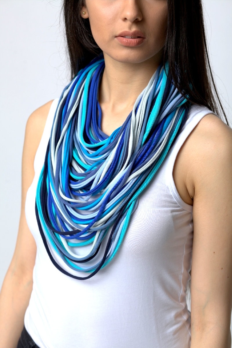 Die Strickkette Himmelblau, Kobaltblau von Ekoszale