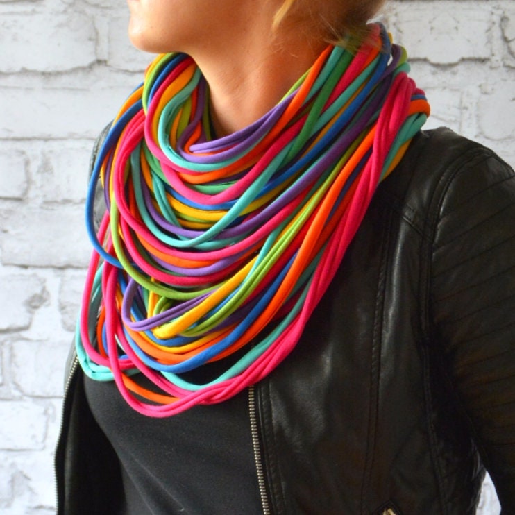 Die Strickkette Regenbogenfarben, Loop, Rundschal, Bunte Streifen Die Strickkette Regenbogenfarben, Loop, Rundschal, Bunte Streifen von Ekoszale