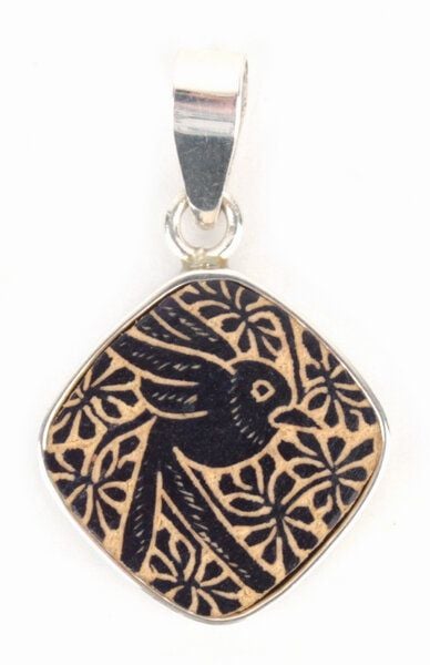 El Puente Anhänger "Giulia" aus 925er Silber mit graviertem Zierkürbis El Puente Anhänger "Giulia" aus 925er Silber mit graviertem Zierkürbis von El Puente