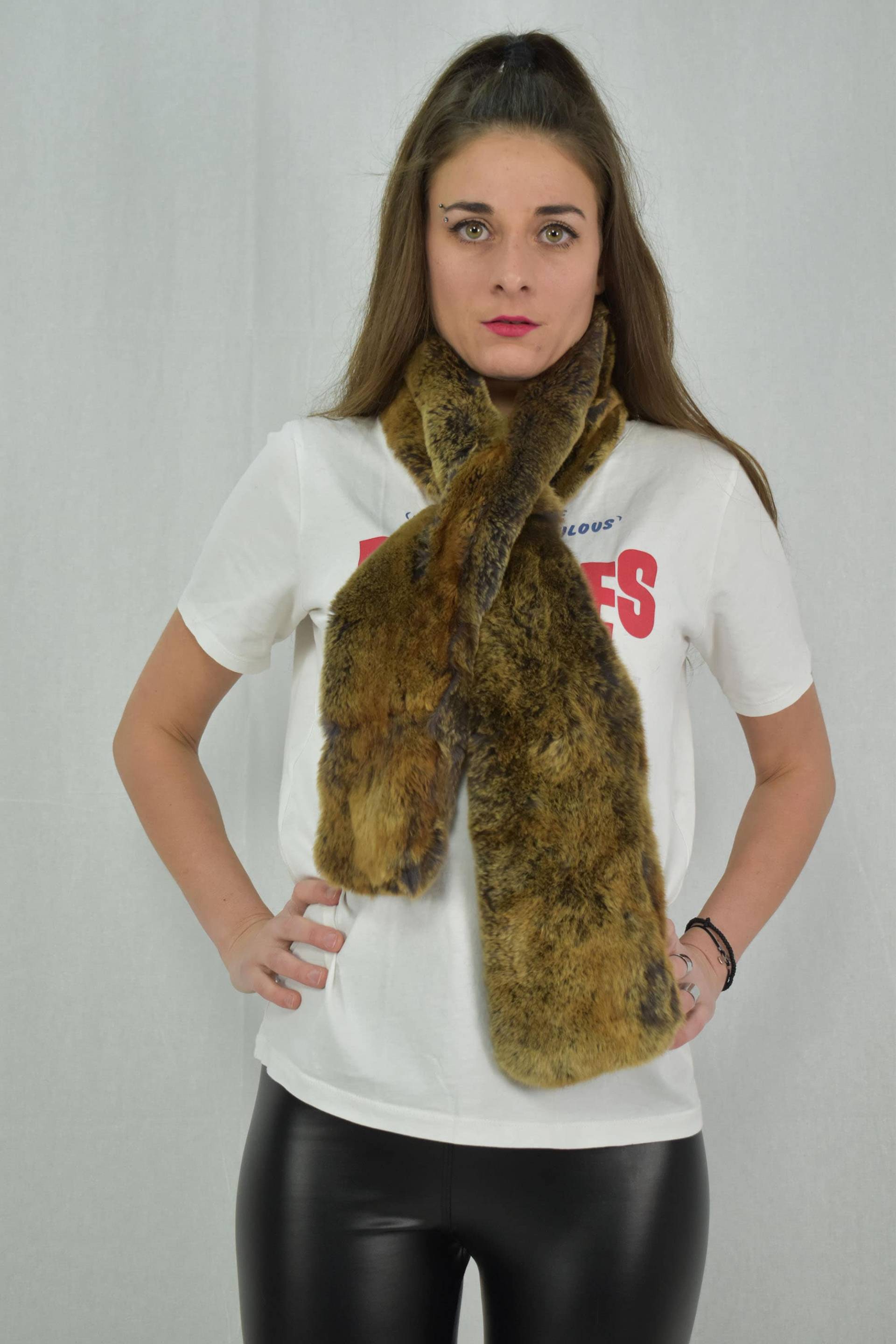 Wunderschöner Rex Kaninchen Echtpelz-Schal | 120 X 13 cm, Kaninchen-Schal in Der Farbe Gold Wunderschöner Rex Kaninchen Echtpelz-Schal | 120 X 13 cm, Kaninchen-Schal in Der Farbe Gold von ElLuNaStore
