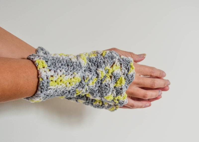 Fingerlose Handschuhe Pulswärmer Häkeln Fantail Shell Stitch von ElaAndLin