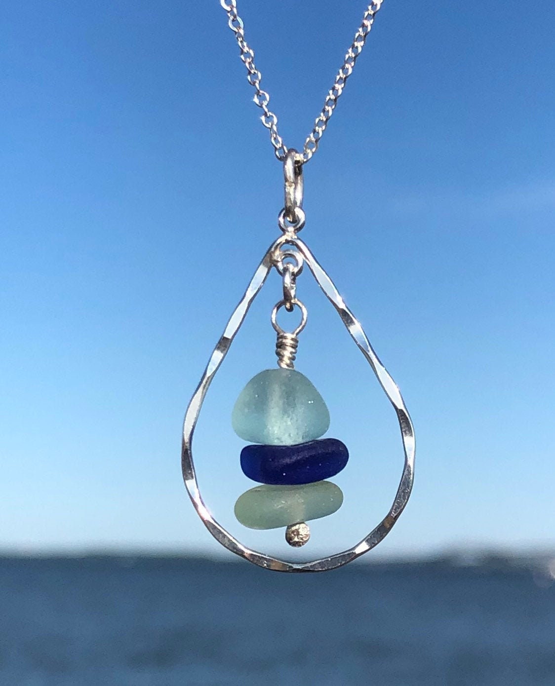 Gestapelte Seeglas Halskette | 3 Steine Seaglass Schmuck Strand Glas Einfache Sea Glass von ElaSeaGlassJewelry