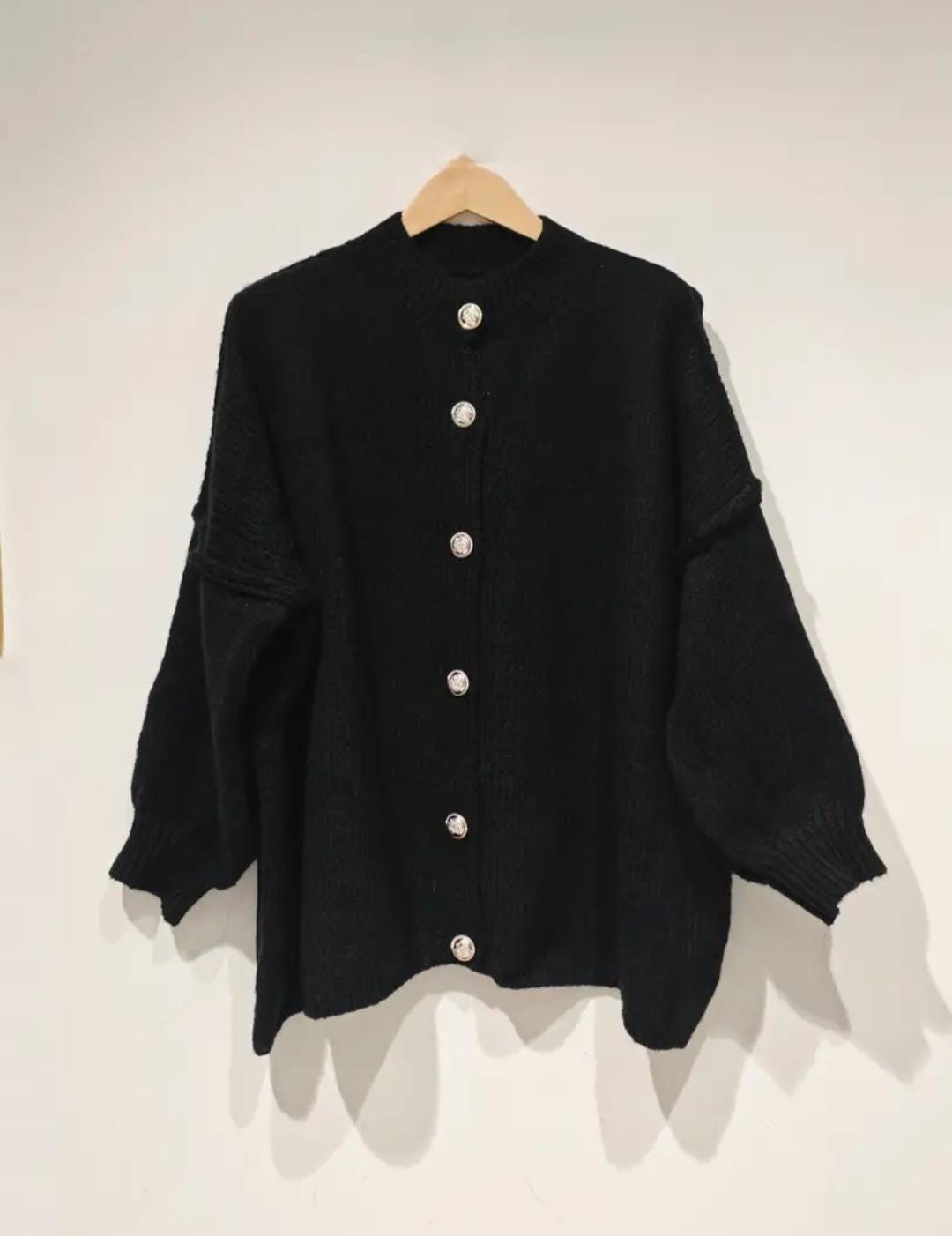 Kuscheliger Cardigan in Schwarz Strick Mit Knöpfen Bestseller von ElaaStoryStore