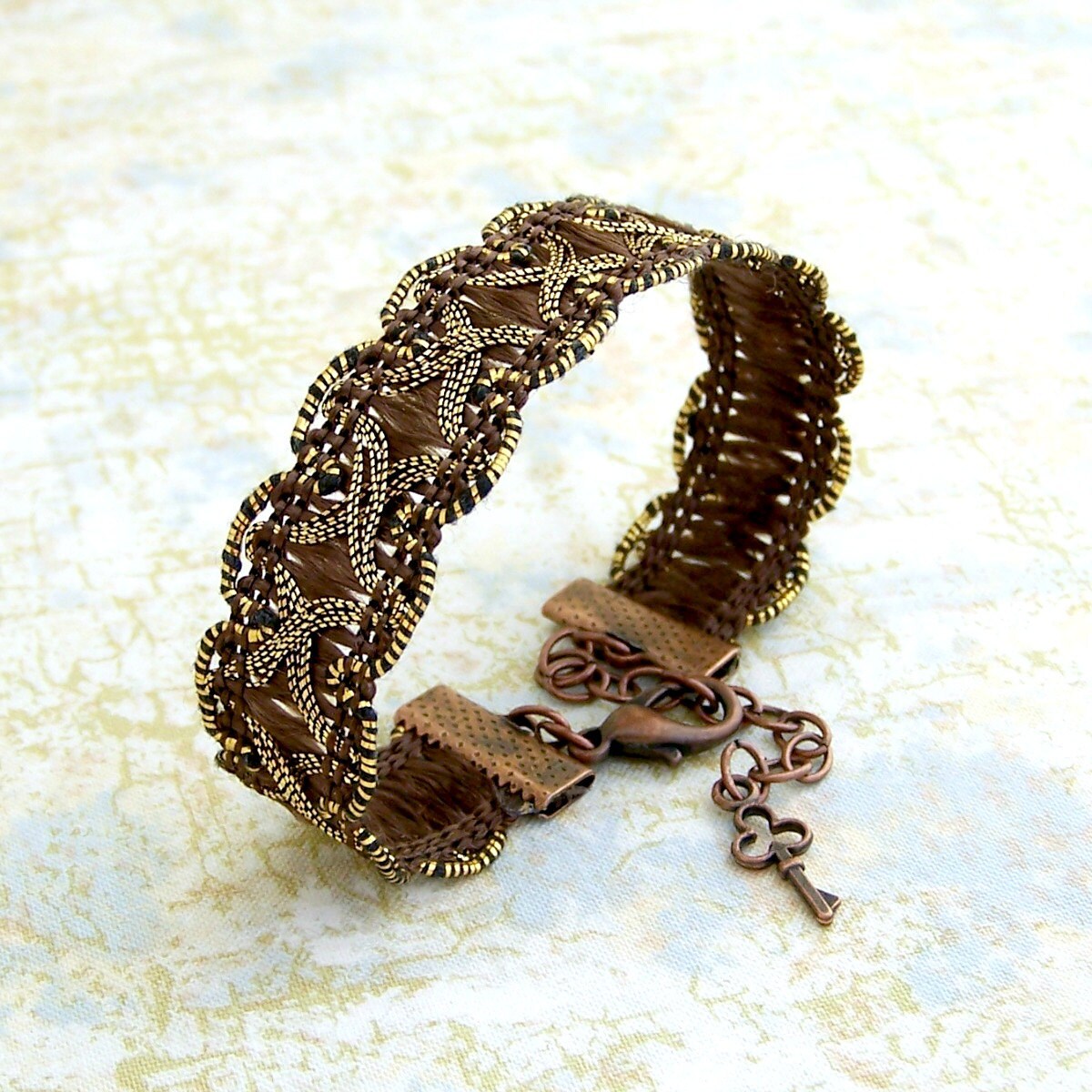 Braunes Bortenarmband - Sattes Warmes Braunes Armband Mit Kupfer- Und Messingakzenten Bandschmuck Braunes Bortenarmband - Sattes Warmes Braunes Armband Mit Kupfer- Und Messingakzenten Bandschmuck von ElainaLouiseStudios