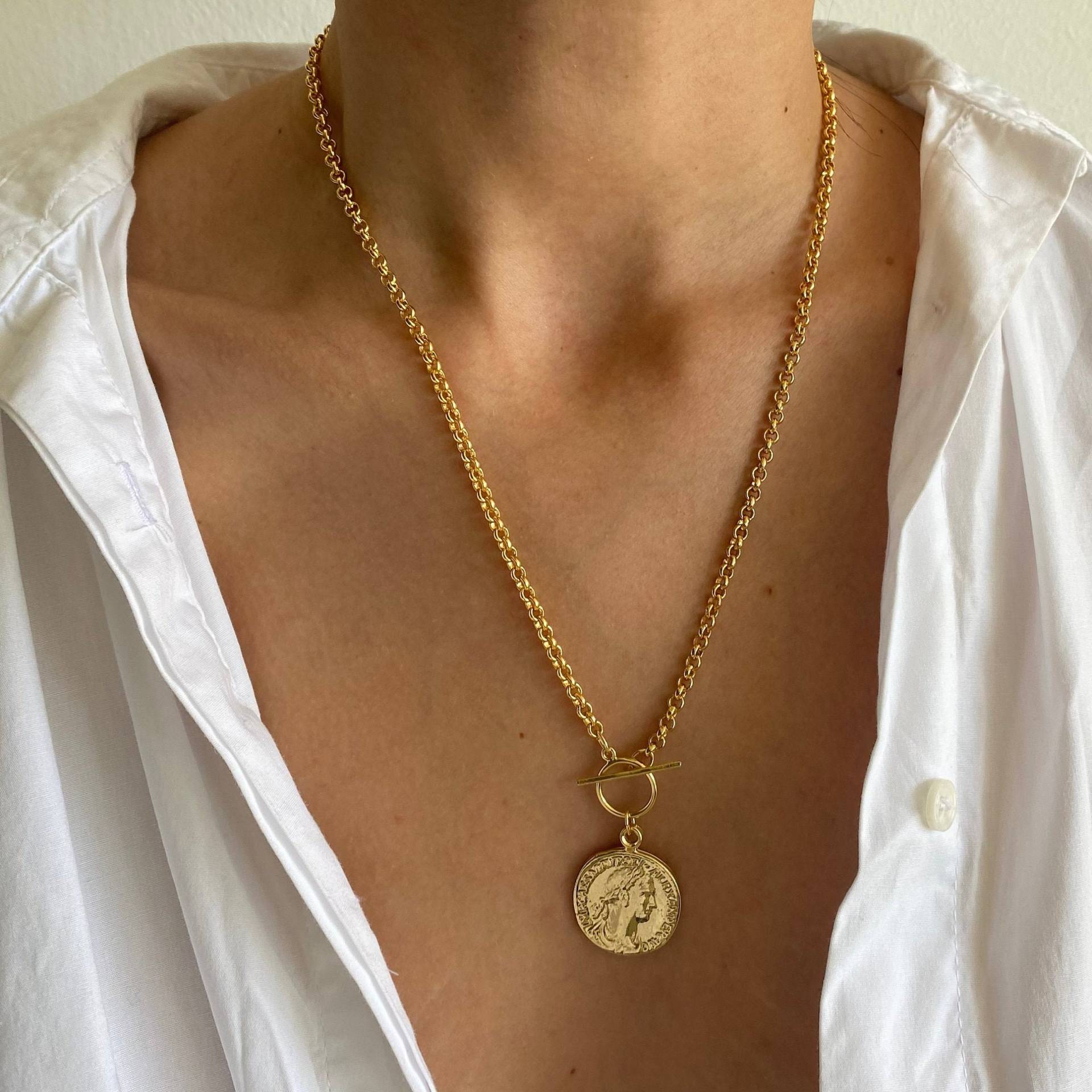 Gold Medaillon Anhänger Halskette, 14K Vergoldet T-Verschluss von Elanistudio