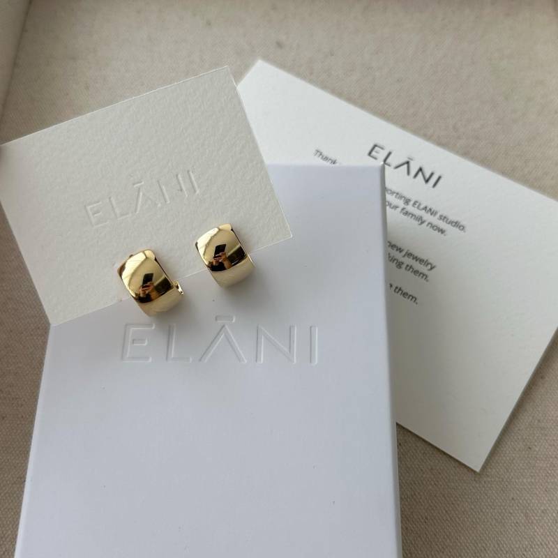 Gold Breite Kuppel Hoop Ohrringe von Elanistudio