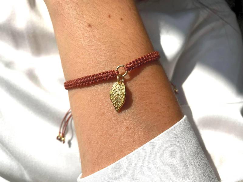 Vergoldet Anhänger - 925 Sterling Silber Vergoldet, Micro-Makramee Armband, Verstellbar, Mit Vergoldeten Silberperlen, Braun Vergoldet Anhänger - 925 Sterling Silber Vergoldet, Micro-Makramee Armband, Verstellbar, Mit Vergoldeten Silberperlen, Braun von ElarisJewellery