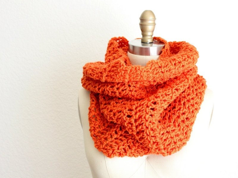 Gehäkelte Xl Tube Schal in Orange/Kürbis Gehäkelte Xl Tube Schal in Orange/Kürbis von ElasIdeaDesigns