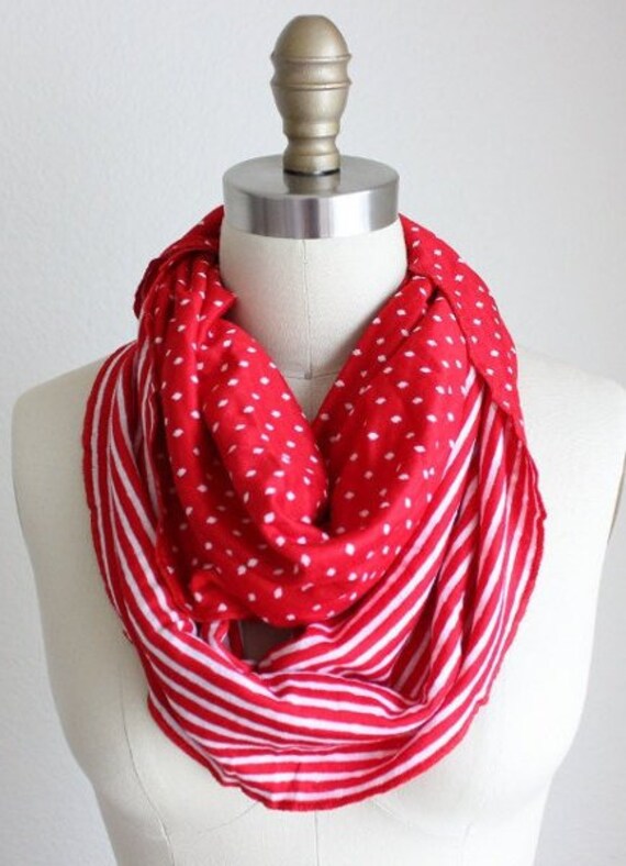 Rot-Weiße Streifen Und Polka Dots Wende-Infinity-Schal Rot-Weiße Streifen Und Polka Dots Wende-Infinity-Schal von ElasIdeaDesigns