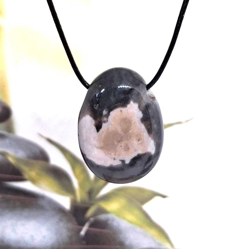 Flint, Silex, Feuerstein, Prähistorisch Feuerzeug, Schmucksteinanhänger Flint, Silex, Feuerstein, Prähistorisch Feuerzeug, Schmucksteinanhänger von ElasSteine