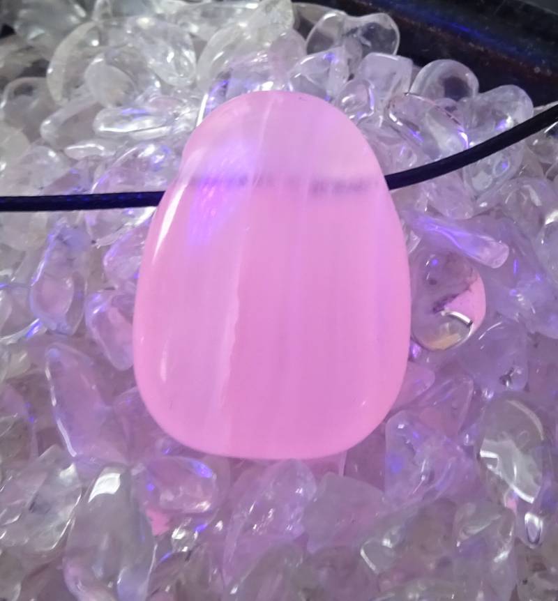 Zartrosa Manganocalcit, Rosacalcit, Edelsteinanhänger Mit Gratisband Zartrosa Manganocalcit, Rosacalcit, Edelsteinanhänger Mit Gratisband von ElasSteine