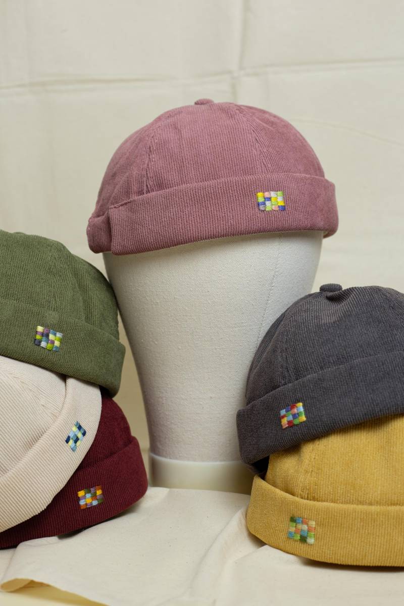 Corduroy Docker Cap With Hand Embroidery von ElbeStitchLab