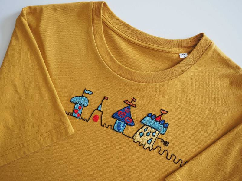 Hand Embroidered T-Shirt Based On Children's Drawing Unisex von ElbeStitchLab