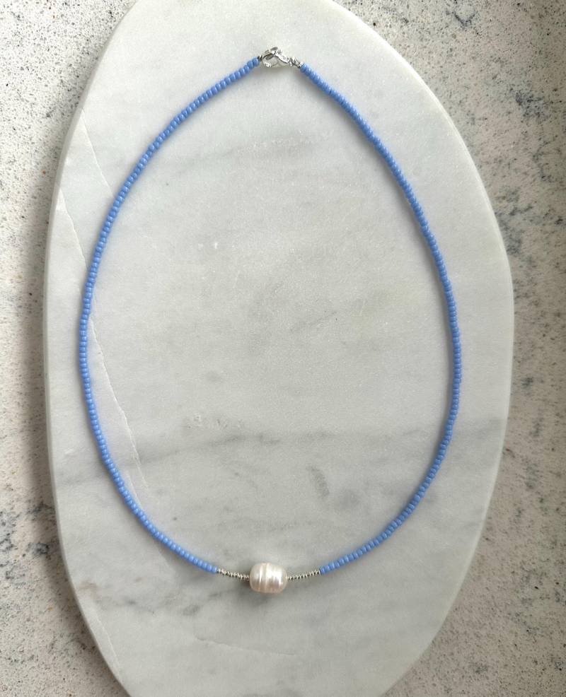 Filigrane Perlenkette Rocailles Hellblau Und Silber Mit Süßwasserperle - Für Den Alltag, Besondere Anlässe Oder Als Geschenk Filigrane Perlenkette Rocailles Hellblau Und Silber Mit Süßwasserperle - Für Den Alltag, Besondere Anlässe Oder Als Geschenk von Elbpearl