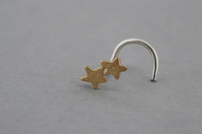 Gold Stern Nase Stud, Doppelte Handgefertigten Sternenhimmel Schmuck Zu Sehen von ElbyBrown