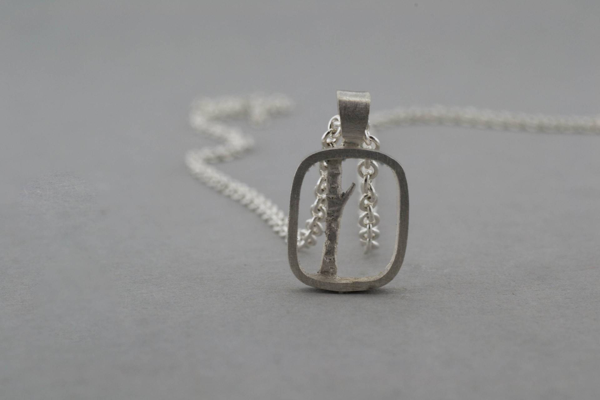 Kleine Baum Silber Anhänger, Handgemachte Halskette Kleine Baum Silber Anhänger, Handgemachte Halskette von ElbyBrown