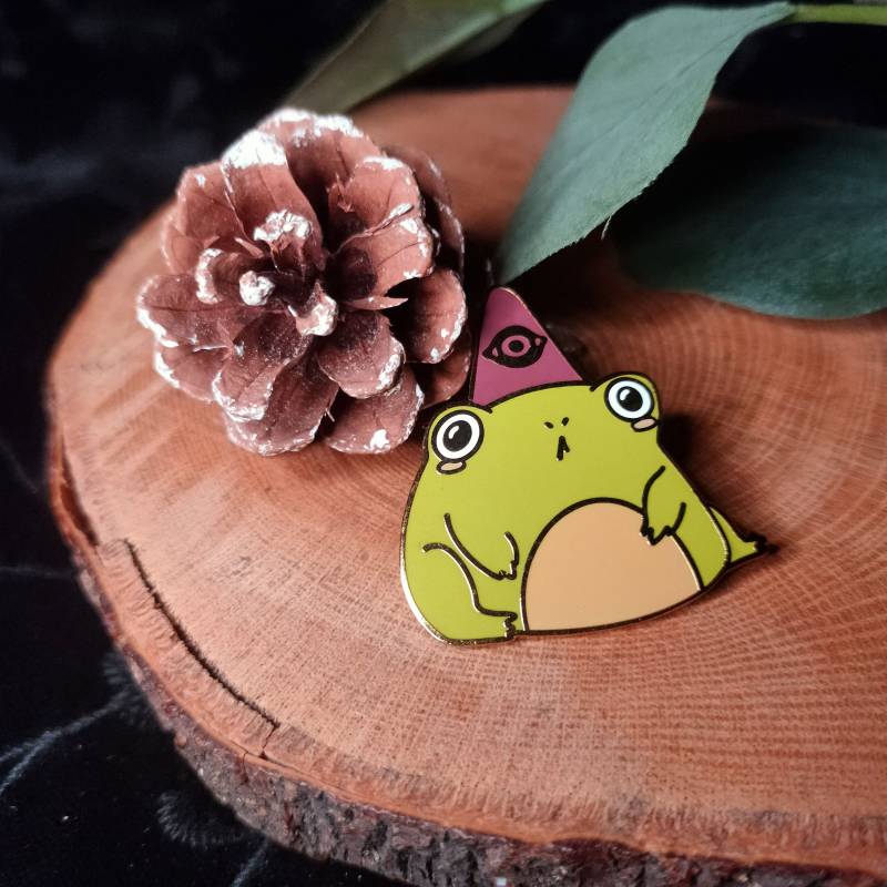 Niedlicher Fango-Frosch-Emaille-Pin. Haustier-Emaille-Pin. Hexennadel. Tiernadel. Froschartige Anstecknadel von ElcalderitodeAyu
